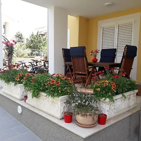 Apartment Ground Floor - Friendly In The Garden + Free Parking Porec