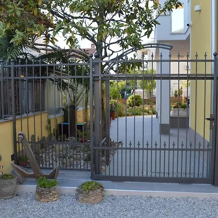 Ground Floor - Friendly In The Garden + Free Parking * بوريتش
