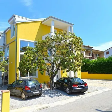 شقة Ground Floor - Friendly In The Garden + Free Parking *