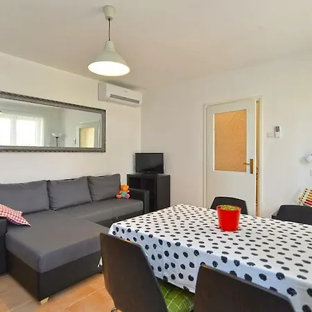 Ground Floor - Friendly In The Garden + Free Parking Apartment Poreč