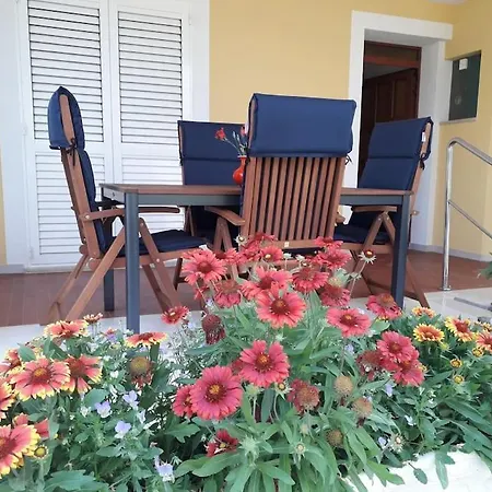 Ground Floor - Friendly In The Garden + Free Parking *
