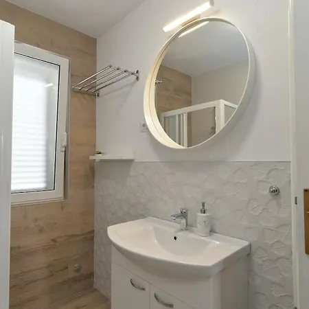 Ground Floor - Friendly In The Garden + Free Parking * Porec