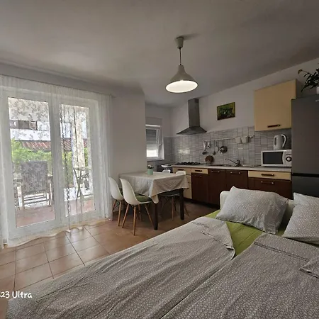 Ground Floor - Friendly In The Garden + Free Parking شقة